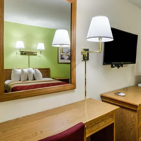 Econo Lodge Lawrence Near University-3