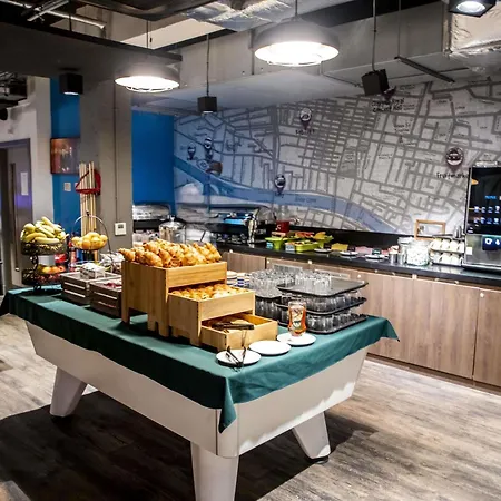 Ibis Styles Glasgow Central-2