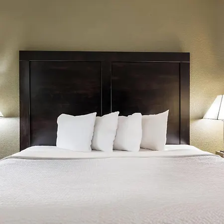 Baymont By Wyndham Janesville-2