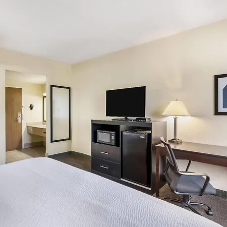 Baymont By Wyndham Janesville-3