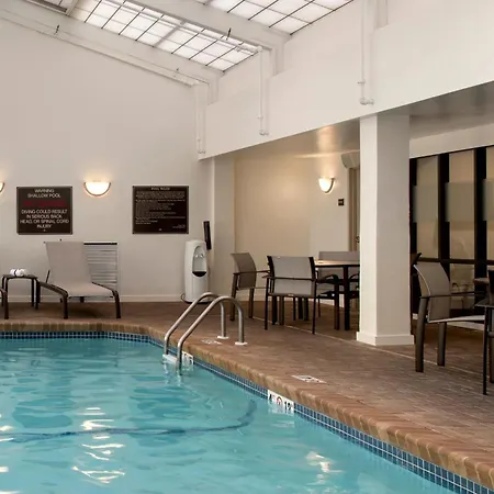 Hampton Inn Boston Logan Airport-3
