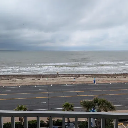 Holiday Inn Express & Suites Galveston West-Seawall-3
