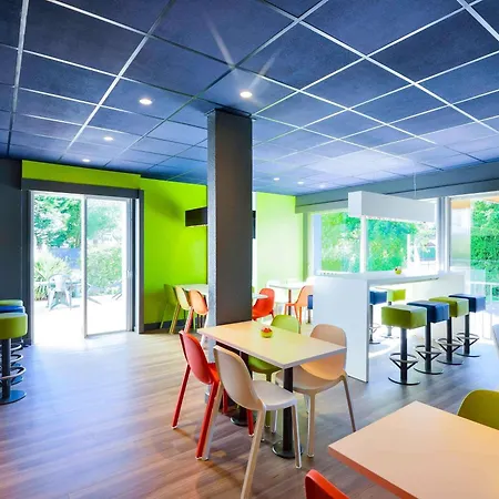 ibis budget Pau Lescar-3