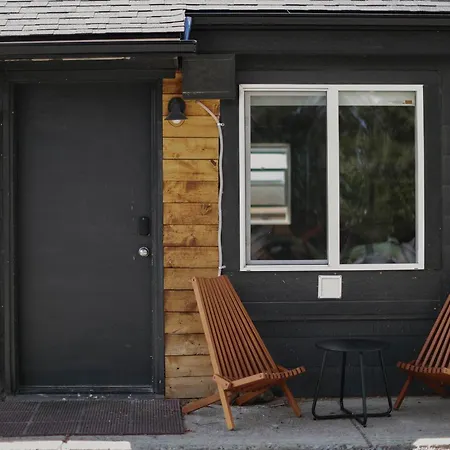 The Stranger Lodge - Pet Friendly-2