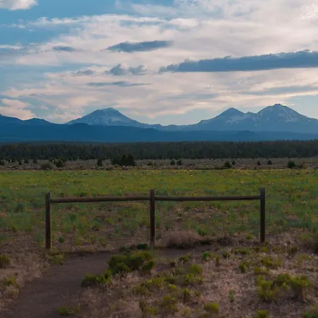 The Stranger Lodge - Pet Friendly-3