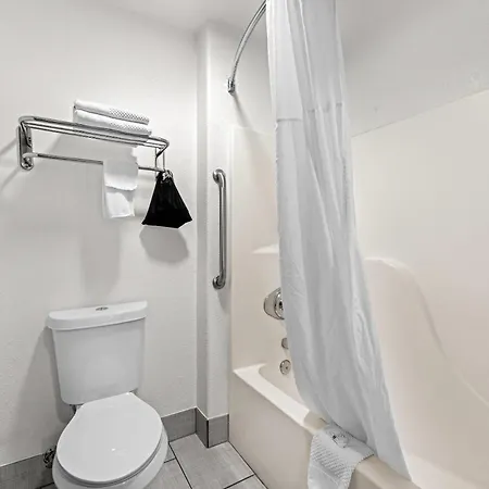 Quality Inn Dodge City-3