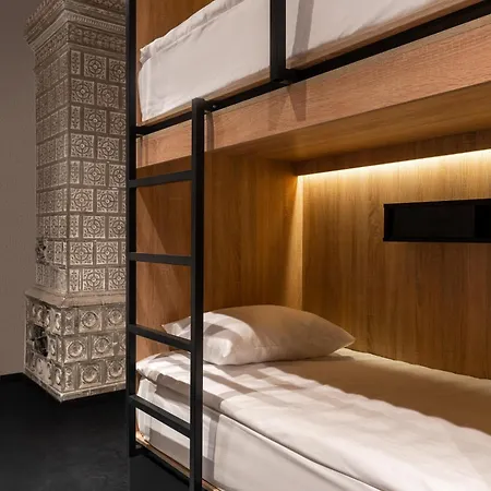 Globe Runner Rooms & Dorms-3