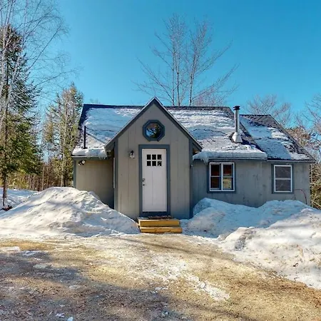 Cozy Woodsy Cabin W/ A Deck, Firepit, Gas Grill, Free Wifi, & Full Kitchen-2