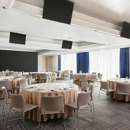 Courtyard By Marriott Rome Central Park-3