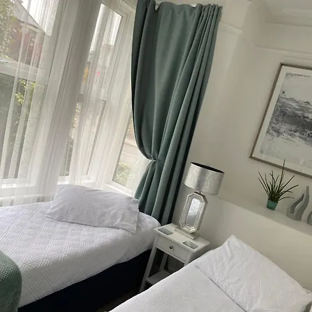 A & B Guest House Cambridge-2