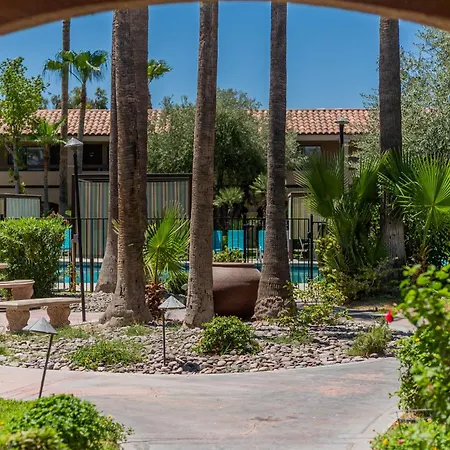 La Fuente Inn & Suites-2
