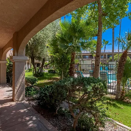 La Fuente Inn & Suites-3