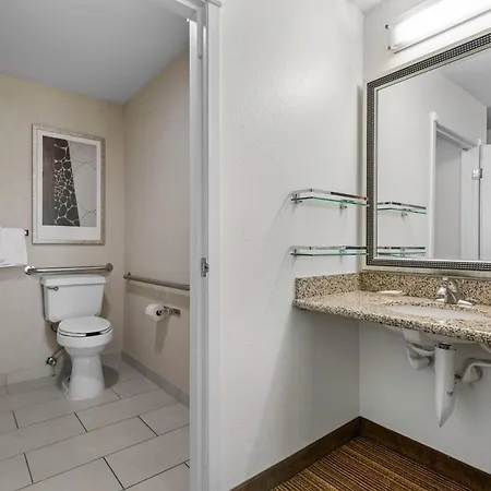 Mainstay Suites Appleton Airport - Fox River Mall Area-3