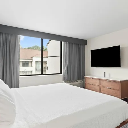 Courtyard By Marriott Columbus-3