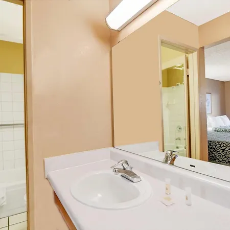 Days Inn By Wyndham El Paso I-10 East-3