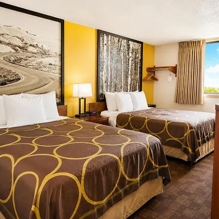 Super 8 By Wyndham Watertown-2