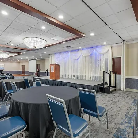 Best Western Plus Dubuque Hotel And Conference Center-3