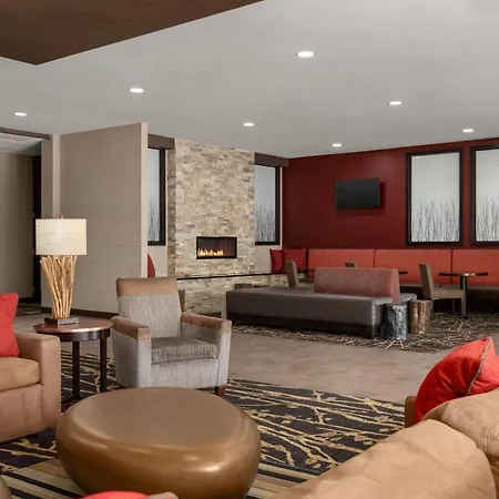Ramada By Wyndham Grand Forks-3