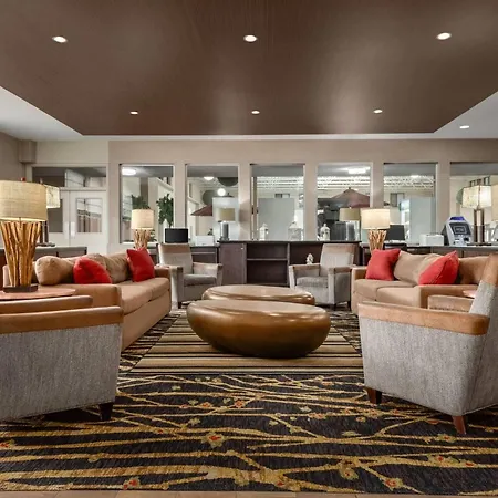 Ramada By Wyndham Grand Forks-2