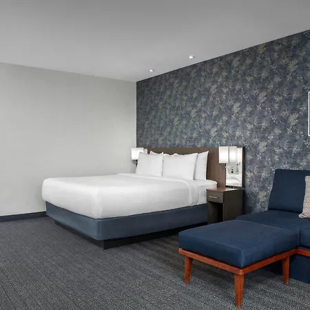 Courtyard By Marriott Richmond Downtown-3
