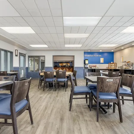 Days Inn & Suites By Wyndham Thunder Bay-3
