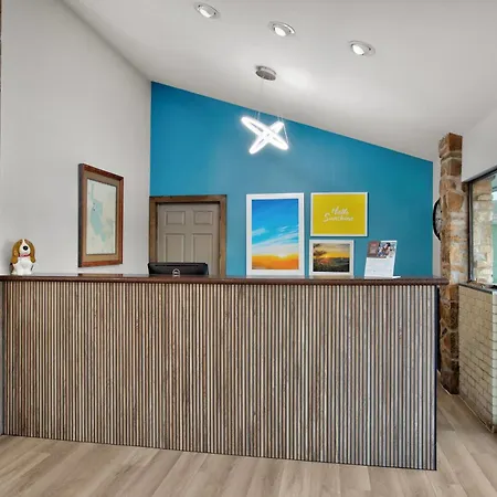 Days Inn By Wyndham Gatesville-2