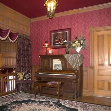 Alexander Mansion Bed And Breakfast-3