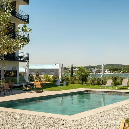 Golden Tulip Hotel & Rooftop Martigues Provence-3
