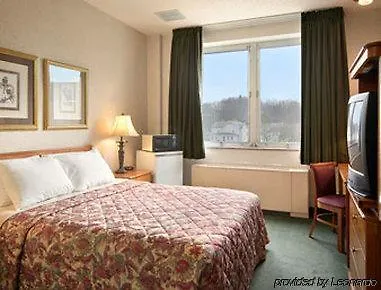 Elkins Inn And Suites-3
