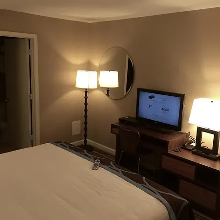 Super 8 By Wyndham Asbury Park-3