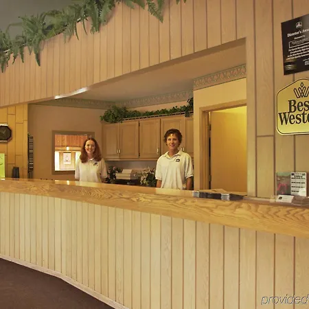 Boarders Inn & Suites By Cobblestone Hotels - Supe-2