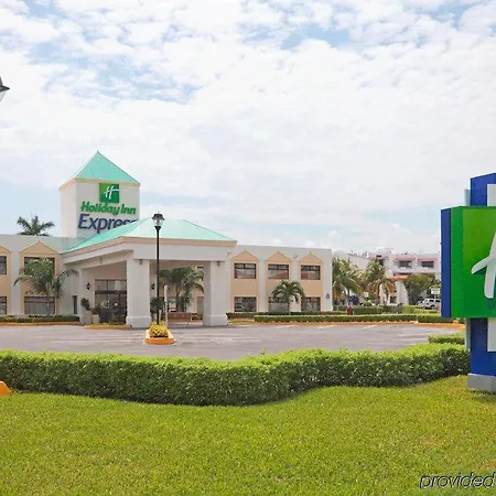 Holiday Inn Express Cancun-2