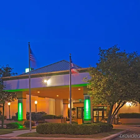 Holiday Inn Perrysburg French Quarter-3