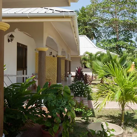 Etoile Labrine Guest House-3
