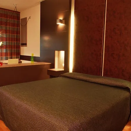 Wall Art Hotel & Residence-2