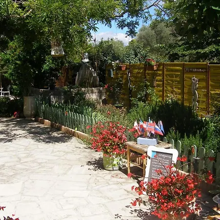 B&B Le Clos des Cigales-3