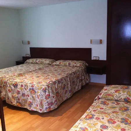 Hostal Del Ripolles-3