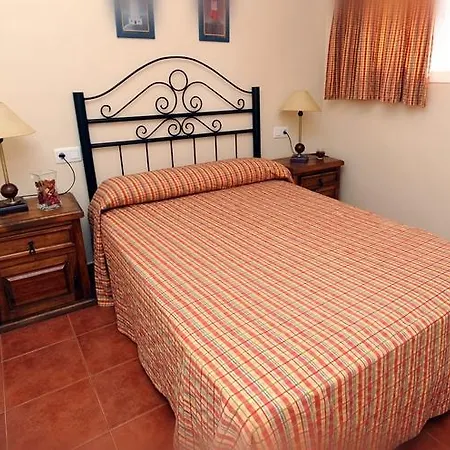 Apartamentos Leo Islamar-2