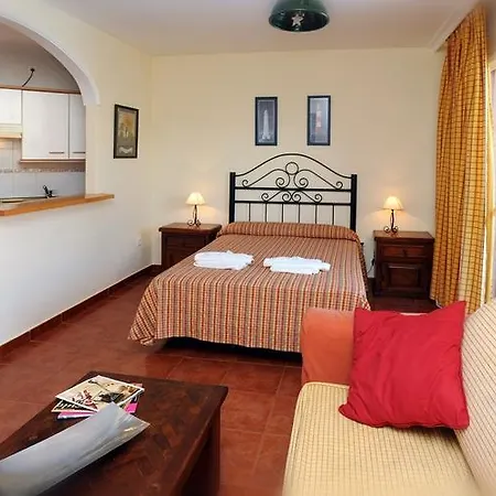 Apartamentos Leo Islamar-3