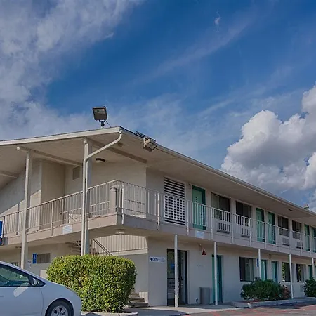 Motel 6-Reno, Nv - Virginia Plumb-3