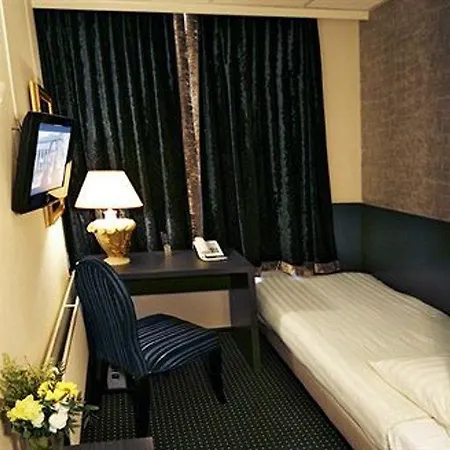 Hotel 74-3