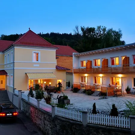 Hotel Garni Pension Gambrinus-3
