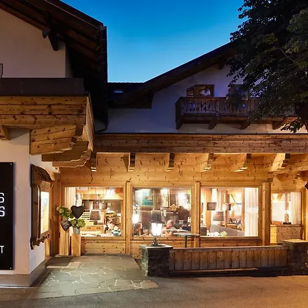 Der Gruene Baum Mountain Boutique Hotel-3
