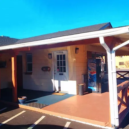Travelodge By Wyndham Northern Arizona University Downtown-2