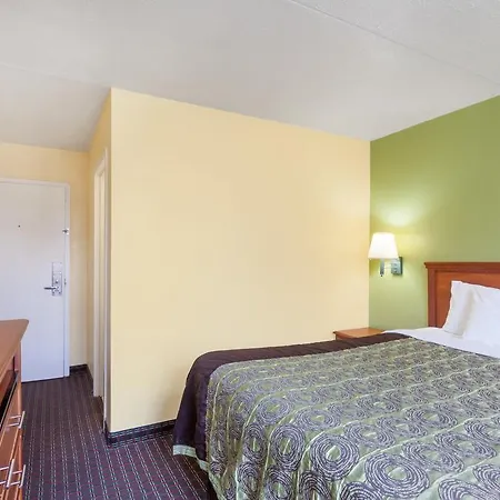 Days Inn By Wyndham Bowling Green-3
