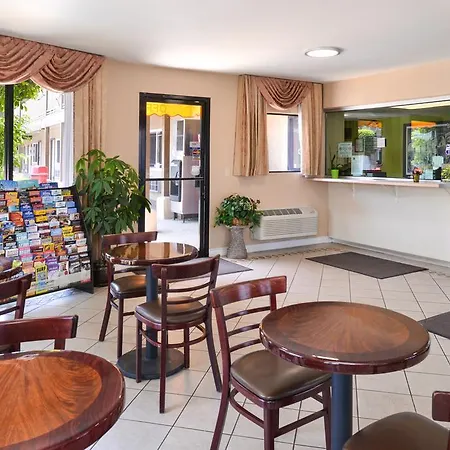 Super 8 by Wyndham Los Angeles/Alhambra-3