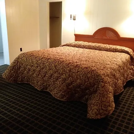 Acorn Motel - Black Mountain-3