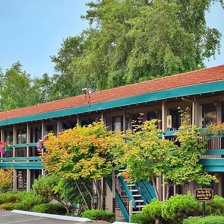 Coachman Inn Oak Harbor-3