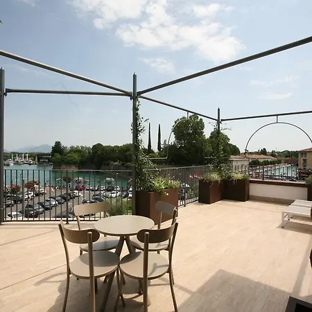 Riviera Carducci Rooms-3