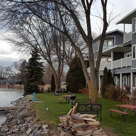Snug Harbor Inn-2